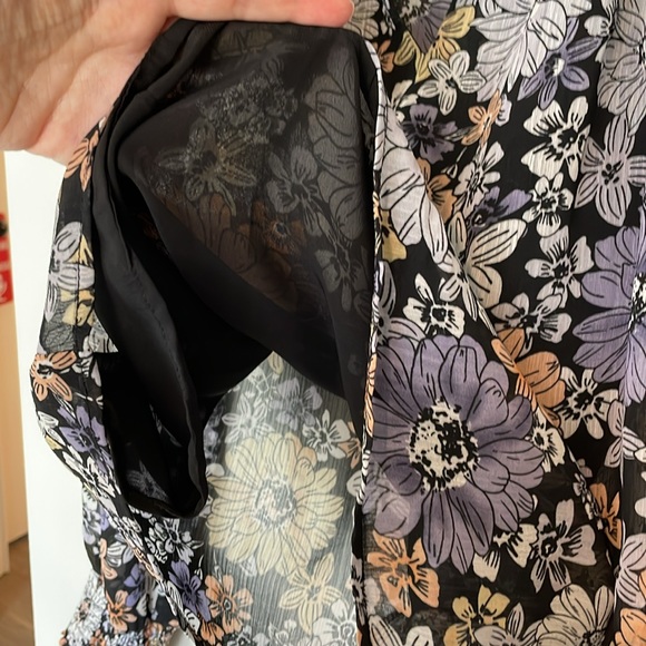 BB Dakota Floral Me Not Top - Picture 9 of 13